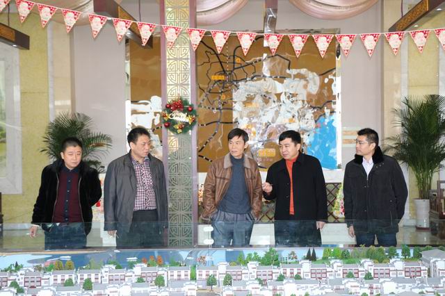 刘连东总裁介绍基地建设情况